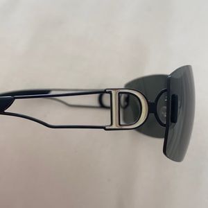 Dior sunglasses. No scratches, like new.